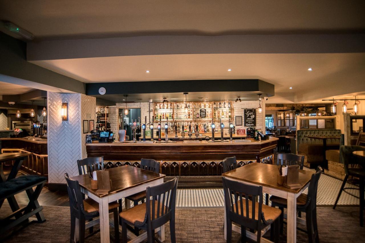 Cat & Lion Country Pub And Hotel Warrington  Exterior foto