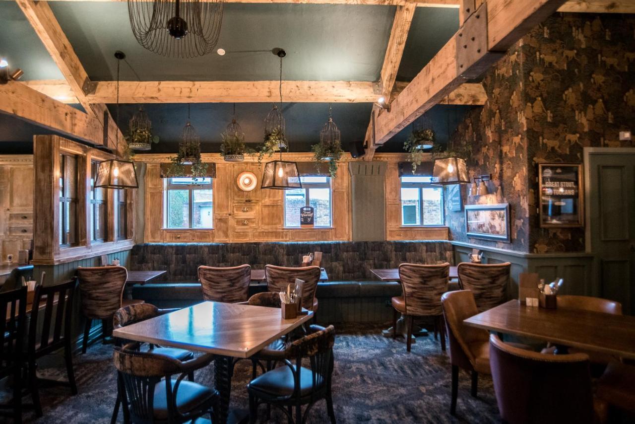 Cat & Lion Country Pub And Hotel Warrington  Exterior foto